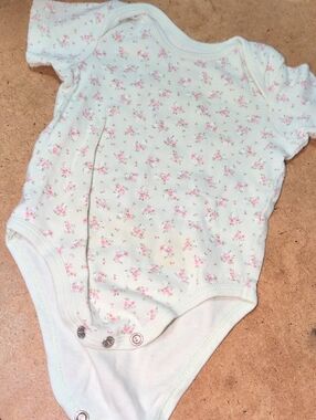 ❤️‍🔥10/$10❤️‍🔥 Baby First Impressions Floral Onesie - Mint & Pink Size 3-6M